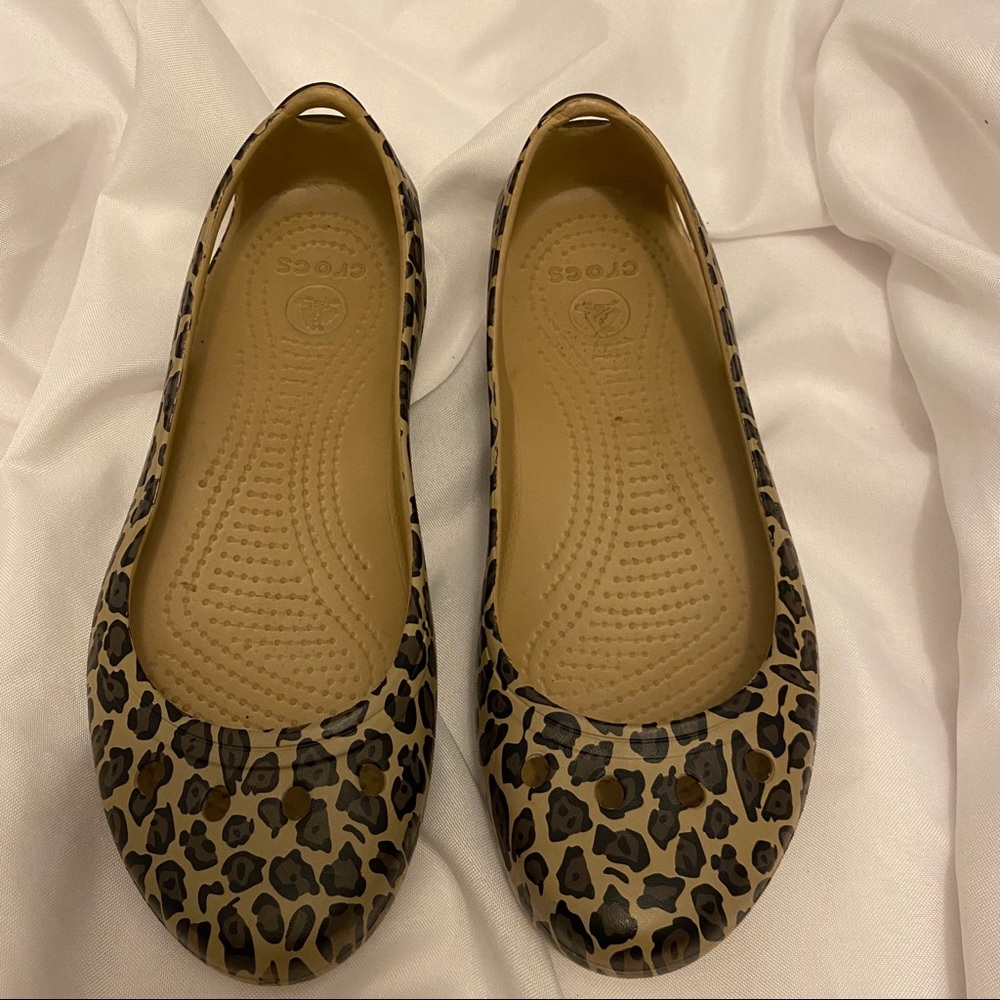 Crocs Womens Cheetah Print Waterproof Ballet Flats
